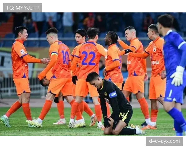 中超联赛重启，球迷翘首以盼激情对决，足球盛宴再度点燃绿茵场