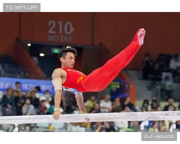 邹敬园比赛外居然穿这种，看来除了球技还有另一面没曝光的“贵气”